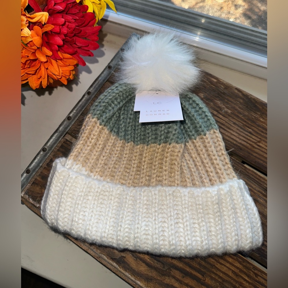 LAUREN CONRAD Beanie Woman’s Winter Hat Tan Green White Gold NWT - Picture 1 of 6